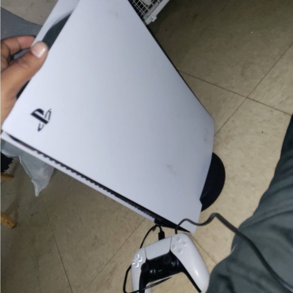 Ps5 with controller and charger trying to get rid of it